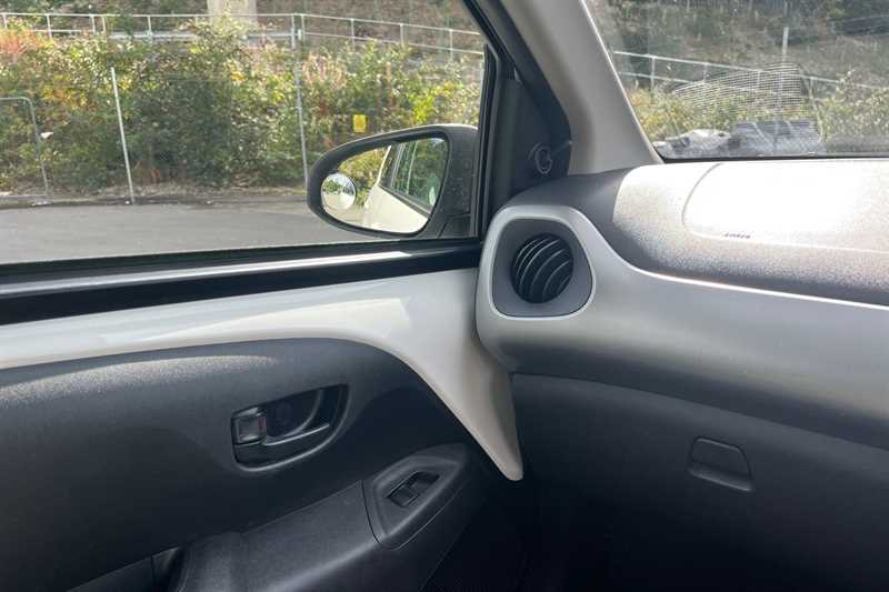 Used Peugeot 108 2016 for sale - 75980279: Photo 41