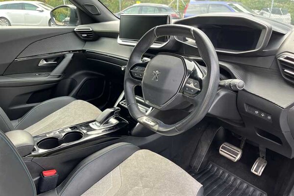 Used Peugeot E-2008 2021 for sale - 76204205: Photo 10