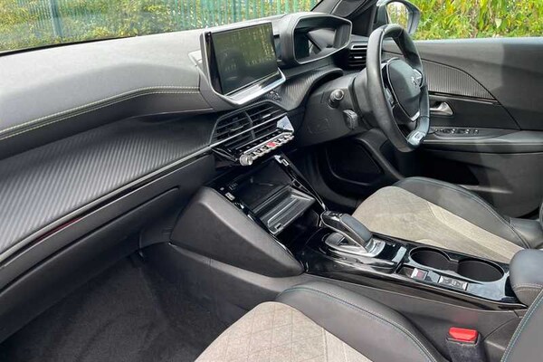 Used Peugeot E-2008 2021 for sale - 76204205: Photo 13