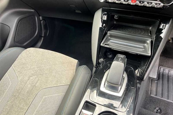 Used Peugeot E-2008 2021 for sale - 76204205: Photo 14