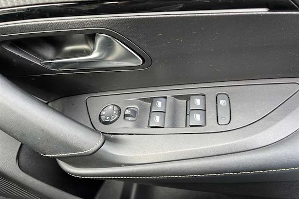 Used Peugeot E-2008 2021 for sale - 76204205: Photo 16
