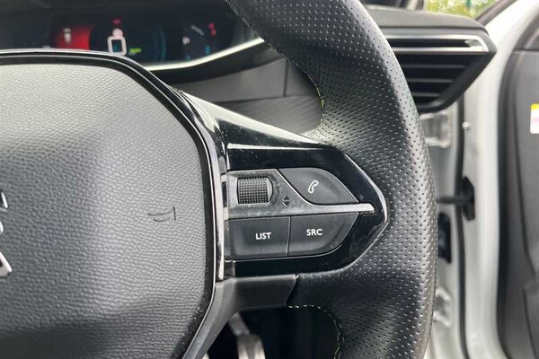 Used Peugeot E-2008 2021 for sale - 76204205: Photo 27