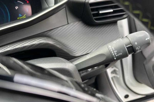 Used Peugeot E-2008 2021 for sale - 76204205: Photo 28