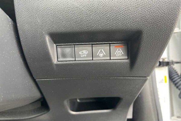 Used Peugeot E-2008 2021 for sale - 76204205: Photo 30