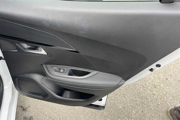 Used Peugeot E-2008 2021 for sale - 76204205: Photo 42