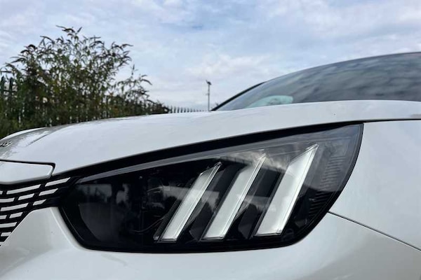 Used Peugeot E-2008 2021 for sale - 76204205: Photo 54