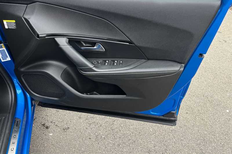 Used Peugeot E-2008 2021 for sale - 77627727: Photo 42