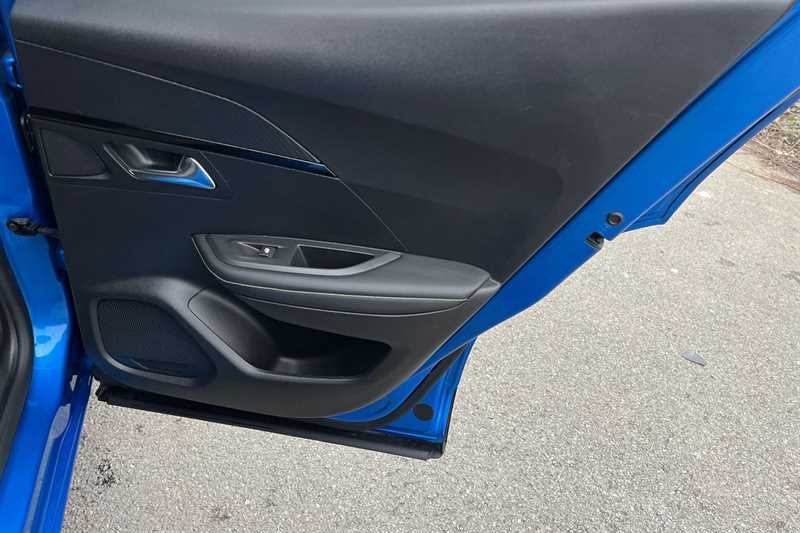 Used Peugeot E-2008 2021 for sale - 77627727: Photo 43