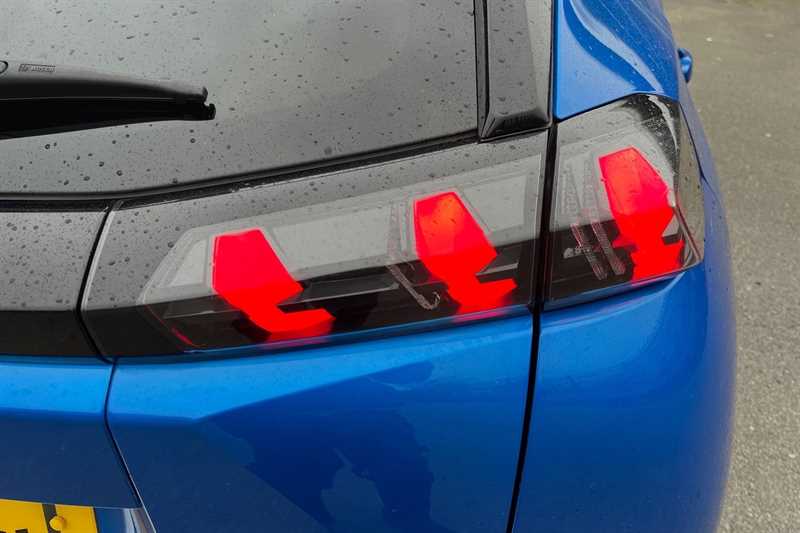 Used Peugeot E-2008 2021 for sale - 77627727: Photo 47