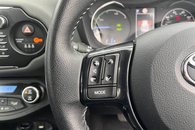 Used Toyota Yaris 2019 for sale - 76204147: Photo 26