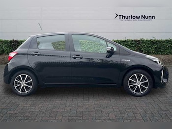 Used Toyota Yaris 2019 for sale - 76204147: Photo 2