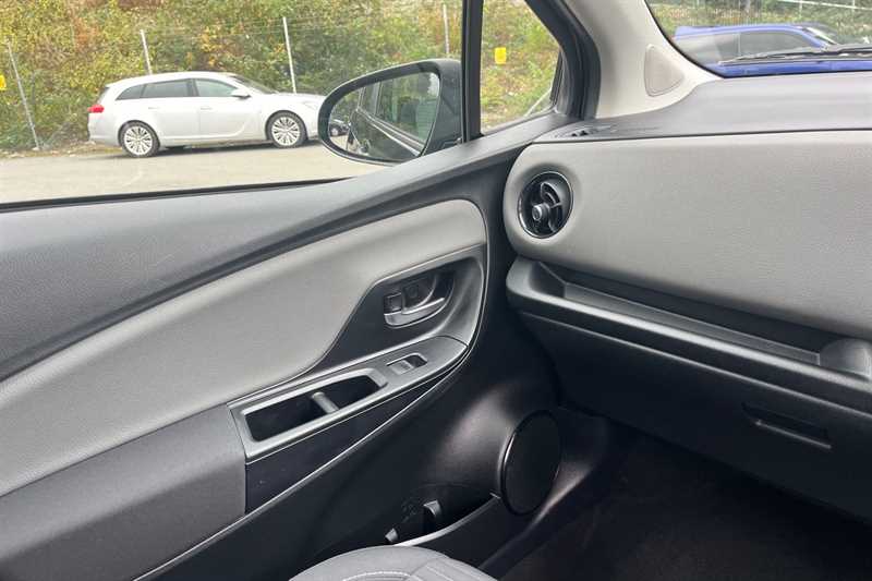 Used Toyota Yaris 2019 for sale - 76204147: Photo 41