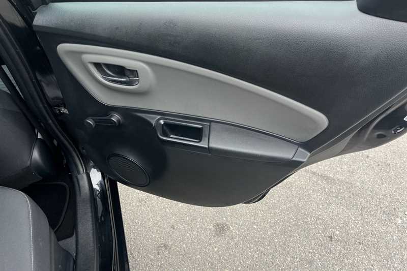 Used Toyota Yaris 2019 for sale - 76204147: Photo 43