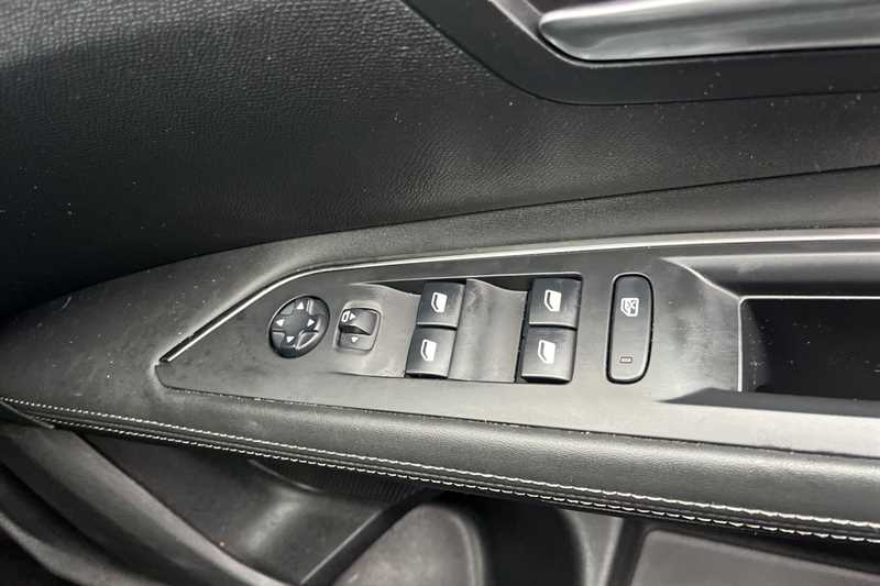 Used Peugeot 3008 2020 for sale - 76515102: Photo 16