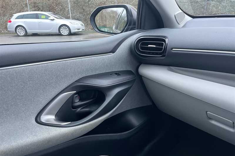 Used Toyota Yaris 2020 for sale - 77146214: Photo 41