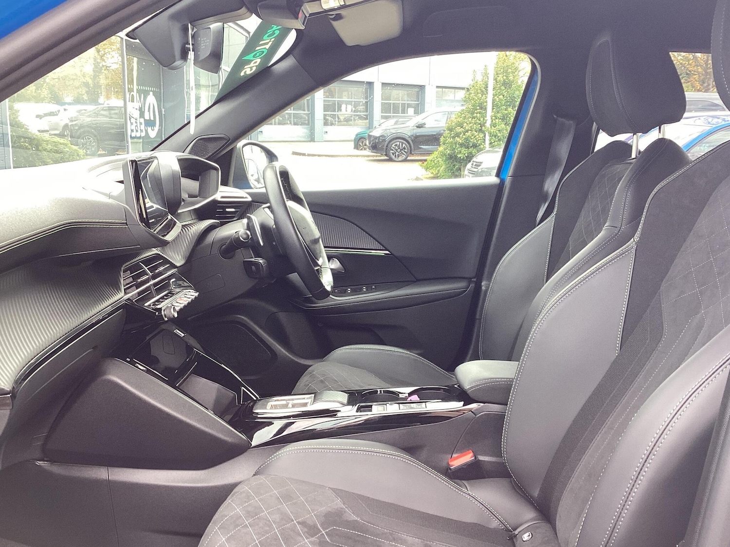 Used Peugeot 2008 2022 for sale - 76674255: Photo 9