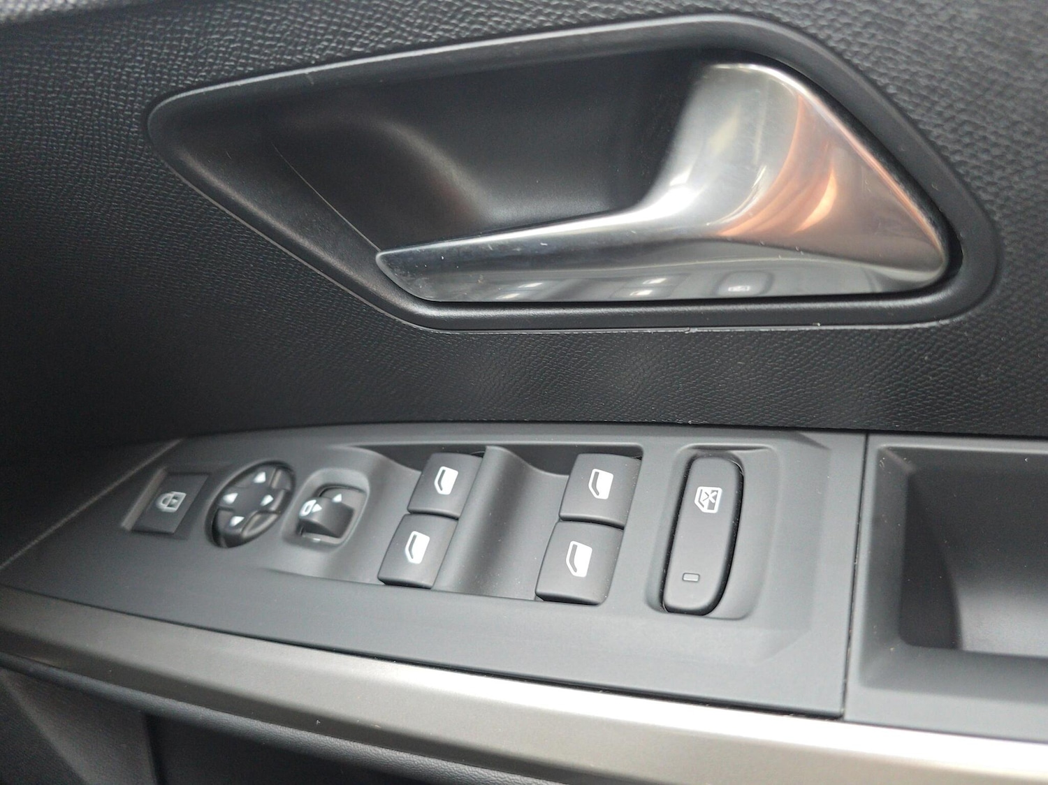 Used Peugeot 5008 2024 for sale - 76677809: Photo 24