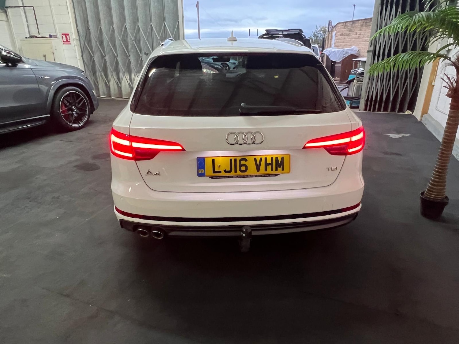 Used Audi A4 2016 for sale - 76197435: Photo 8
