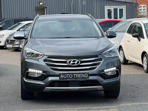 Used Hyundai Santa Fe 2017 for sale - 74822027: Photo 3
