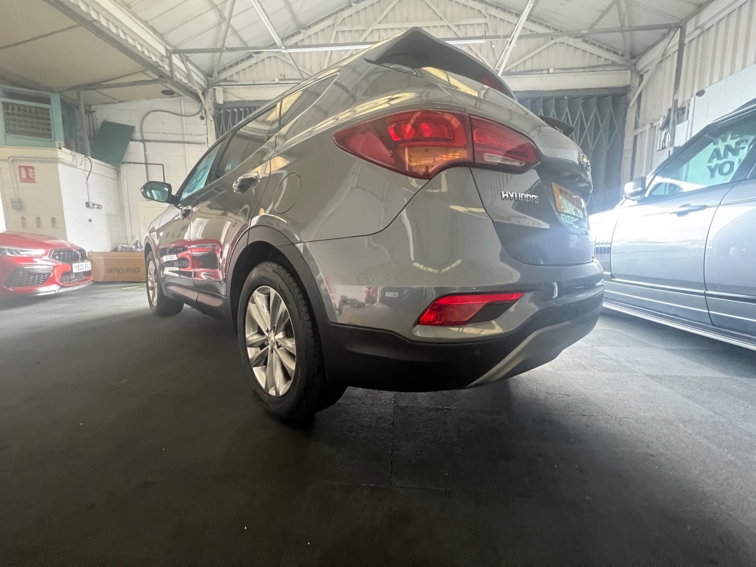 Used Hyundai Santa Fe 2017 for sale - 77675754: Photo 2
