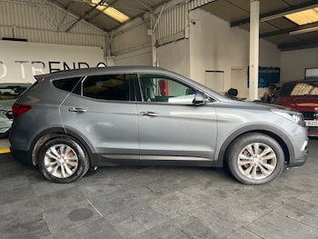 Used Hyundai Santa Fe 2017 for sale - 77675754: Photo