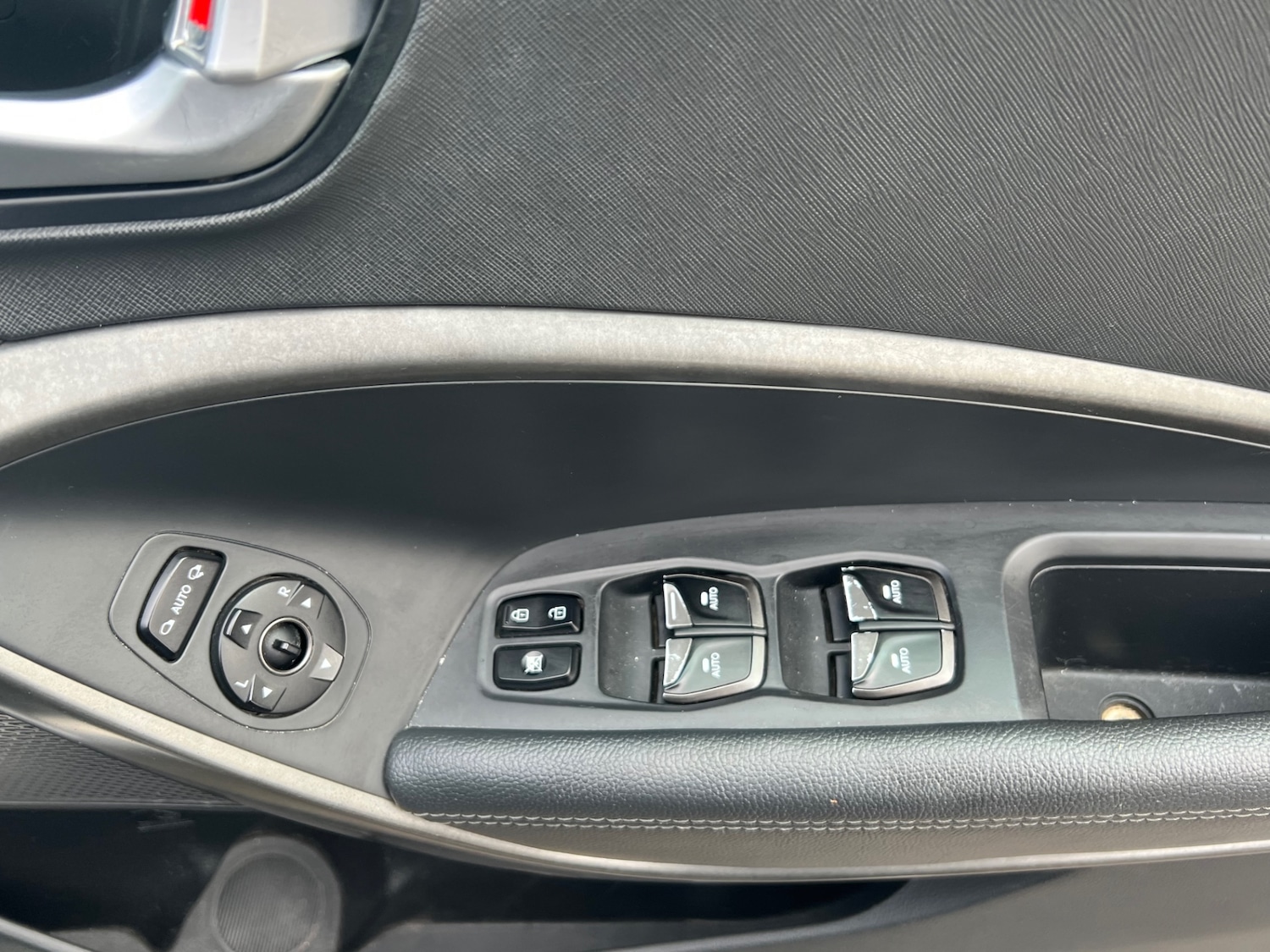 Used Hyundai Santa Fe 2017 for sale - 77675754: Photo 9