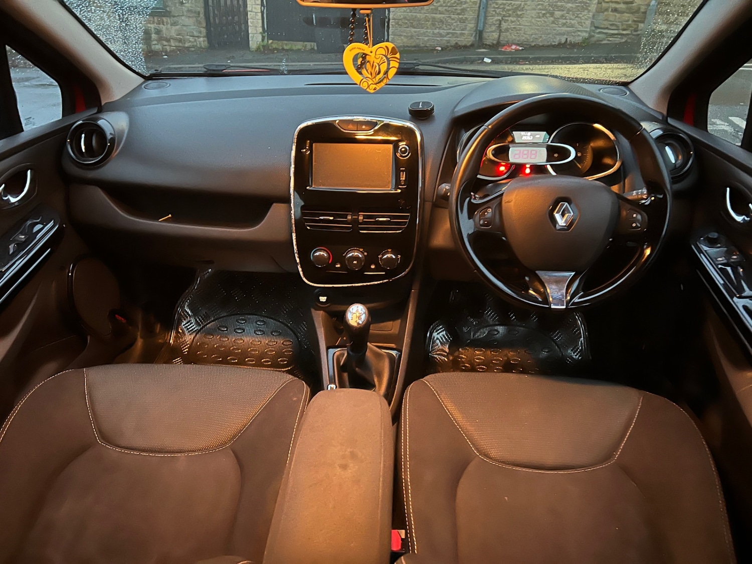 Used Renault Clio 2014 for sale - 76534099: Photo 2