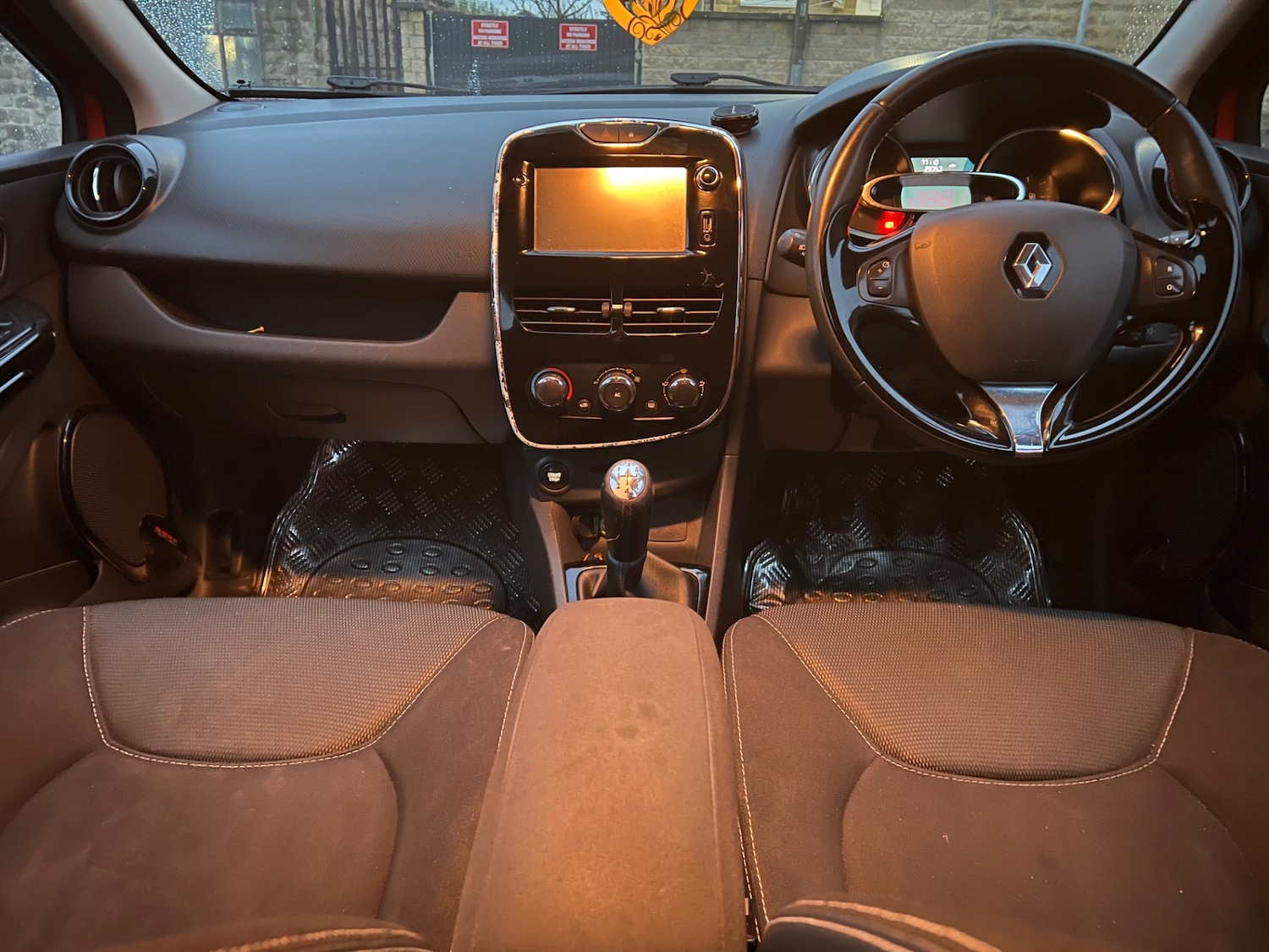 Used Renault Clio 2014 for sale - 76534099: Photo 4