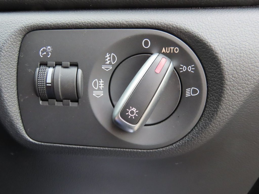 Used Audi Q3 2014 for sale - 77642361: Photo 34