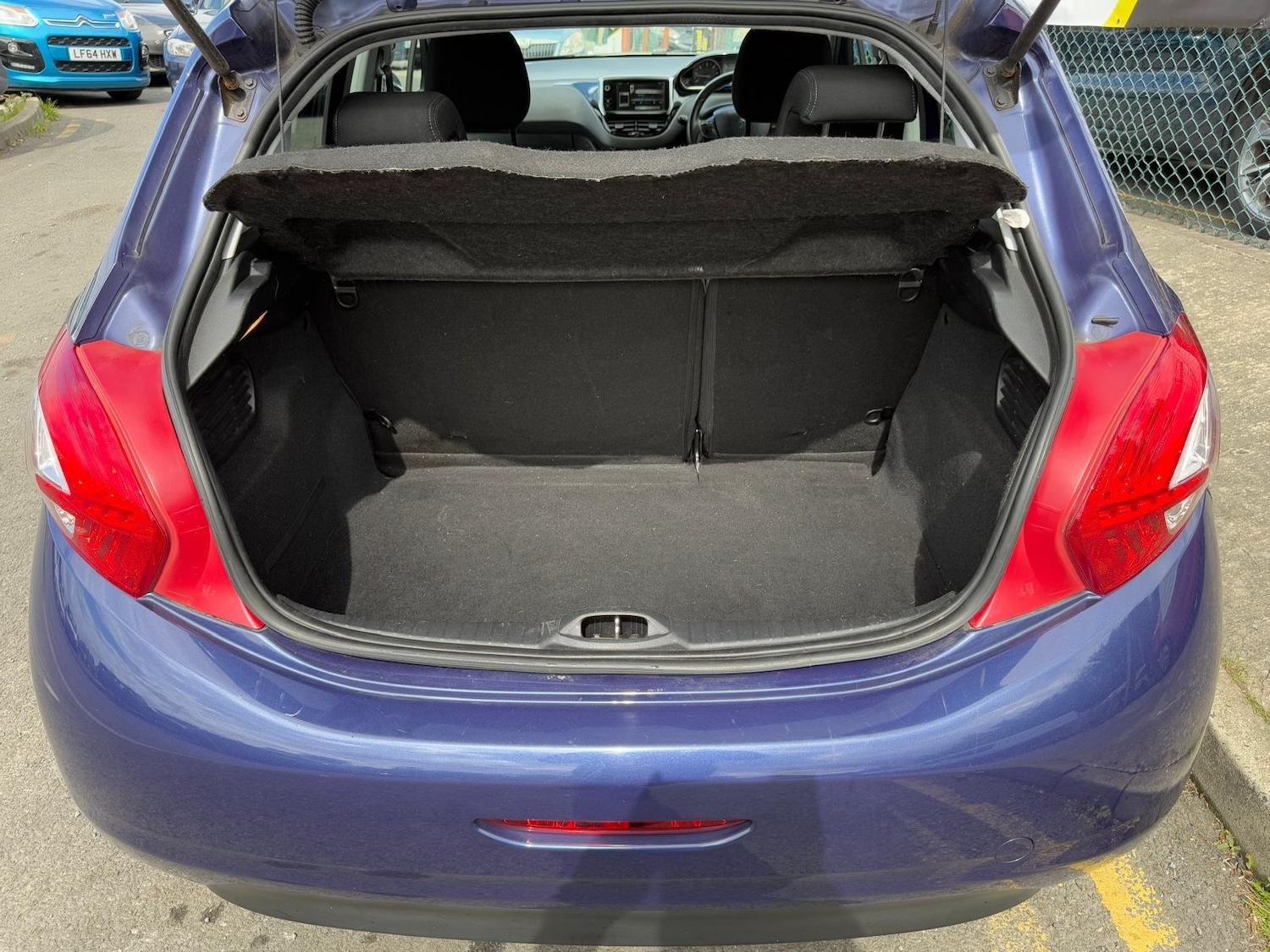 Used Peugeot 208 2014 for sale - 77130898: Photo 18