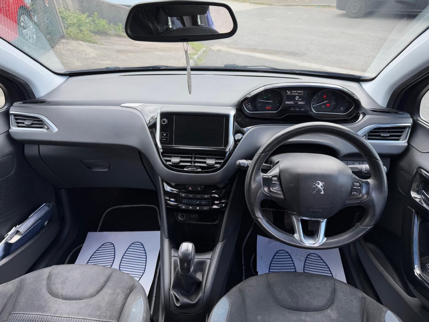 Used Peugeot 208 2014 for sale - 77130898: Photo 8