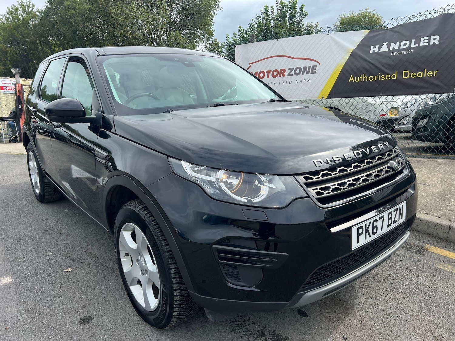 Used Land Rover Discovery Sport 2017 for sale - 76825228: Photo 1
