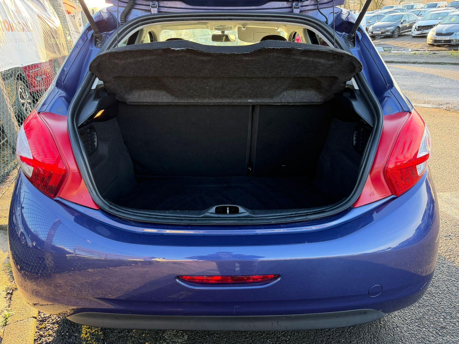 Used Peugeot 208 2014 for sale - 76936339: Photo 25