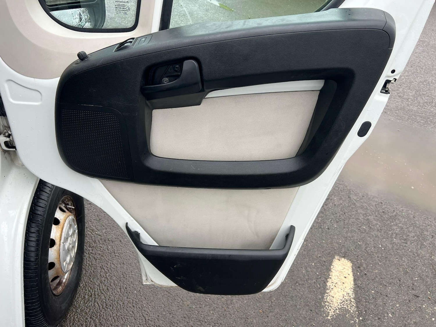 Used Volkswagen Scirocco 2011 for sale - 77853625: Photo 14