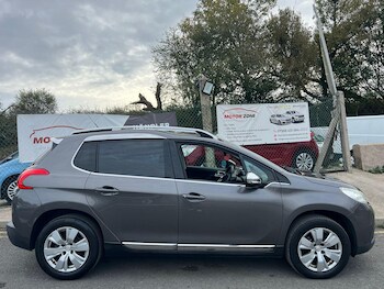 Used Peugeot 2008 2015 for sale - 76743527: Photo