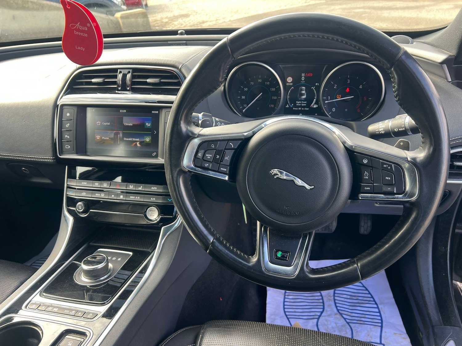 Used Jaguar XE 2018 for sale - 78035177: Photo 25