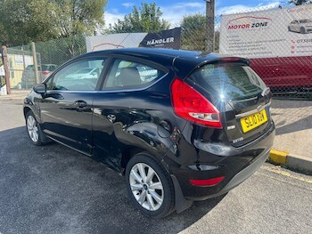 Used Ford Fiesta 2010 for sale - 76742424: Photo