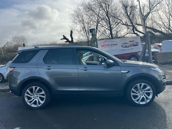 Used Land Rover Discovery Sport 2016 for sale - 77633028: Photo