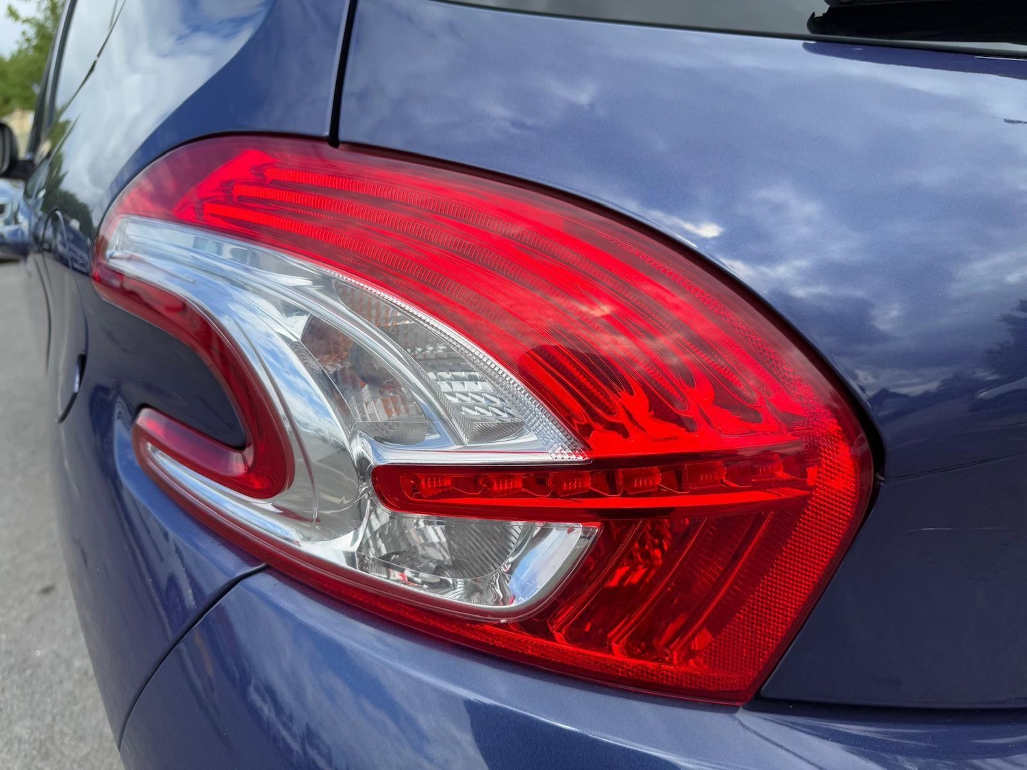 Used Peugeot 208 2014 for sale - 76743030: Photo 19