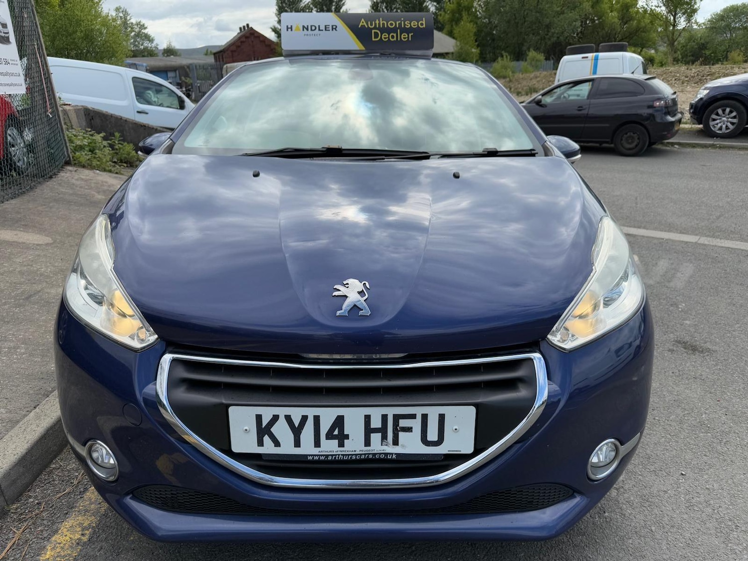 Used Peugeot 208 2014 for sale - 76743030: Photo 2