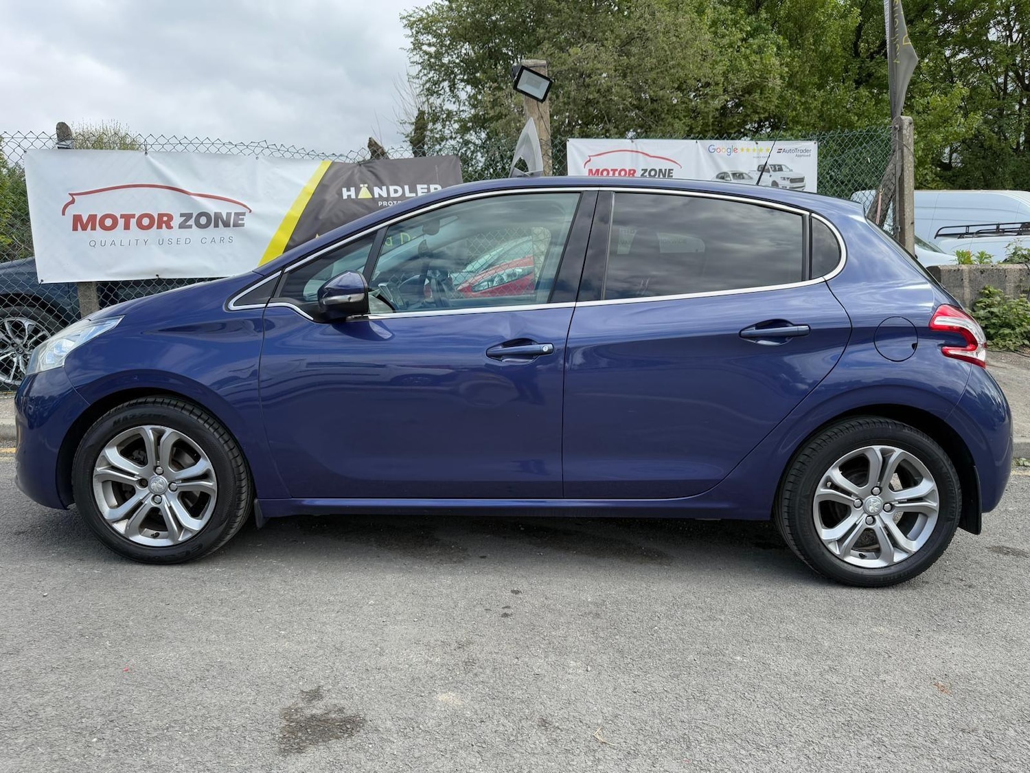 Used Peugeot 208 2014 for sale - 76743030: Photo 4