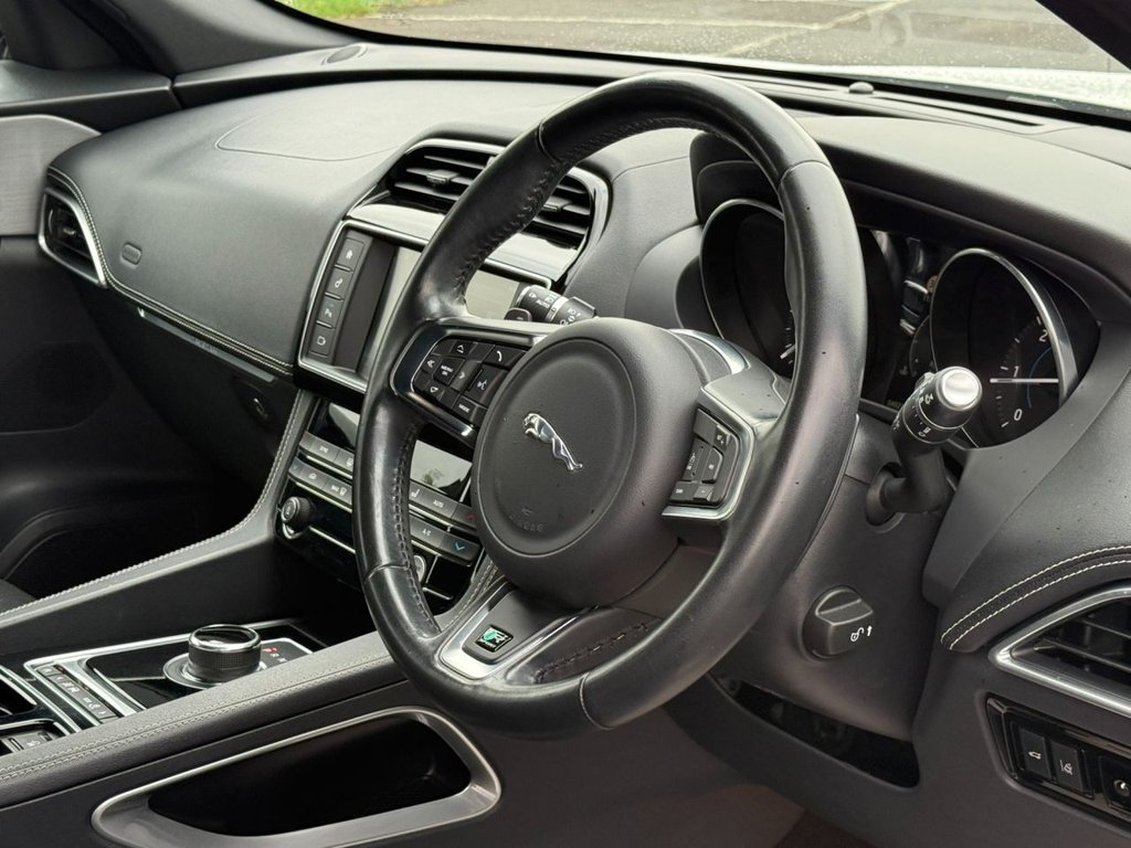 Used Jaguar F-Pace 2017 for sale - 76546898: Photo 15