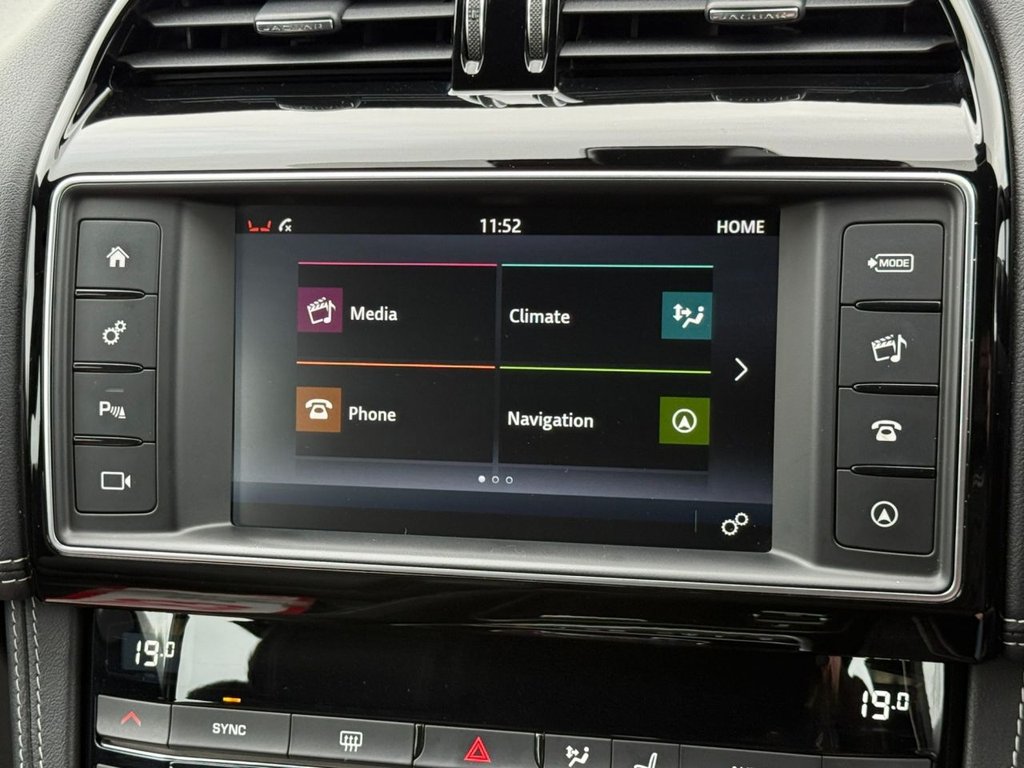 Used Jaguar F-Pace 2017 for sale - 76546898: Photo 31