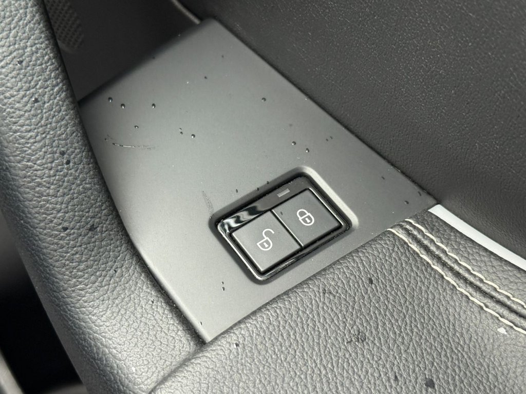 Used Jaguar F-Pace 2017 for sale - 76546898: Photo 38