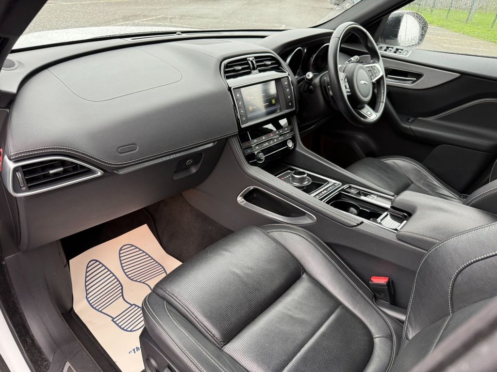 Used Jaguar F-Pace 2017 for sale - 76546898: Photo 8