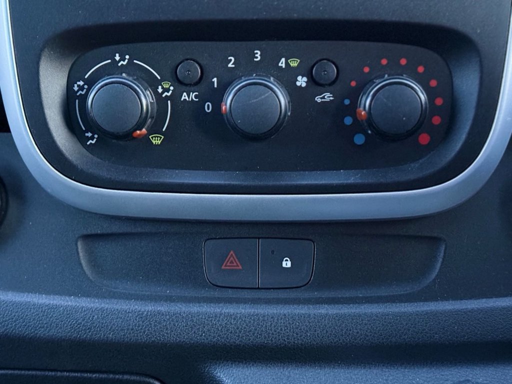 Used Vauxhall Vivaro 2015 for sale - 77212890: Photo 23