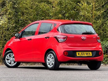 Used Hyundai i10 2018 for sale - 79166152: Photo