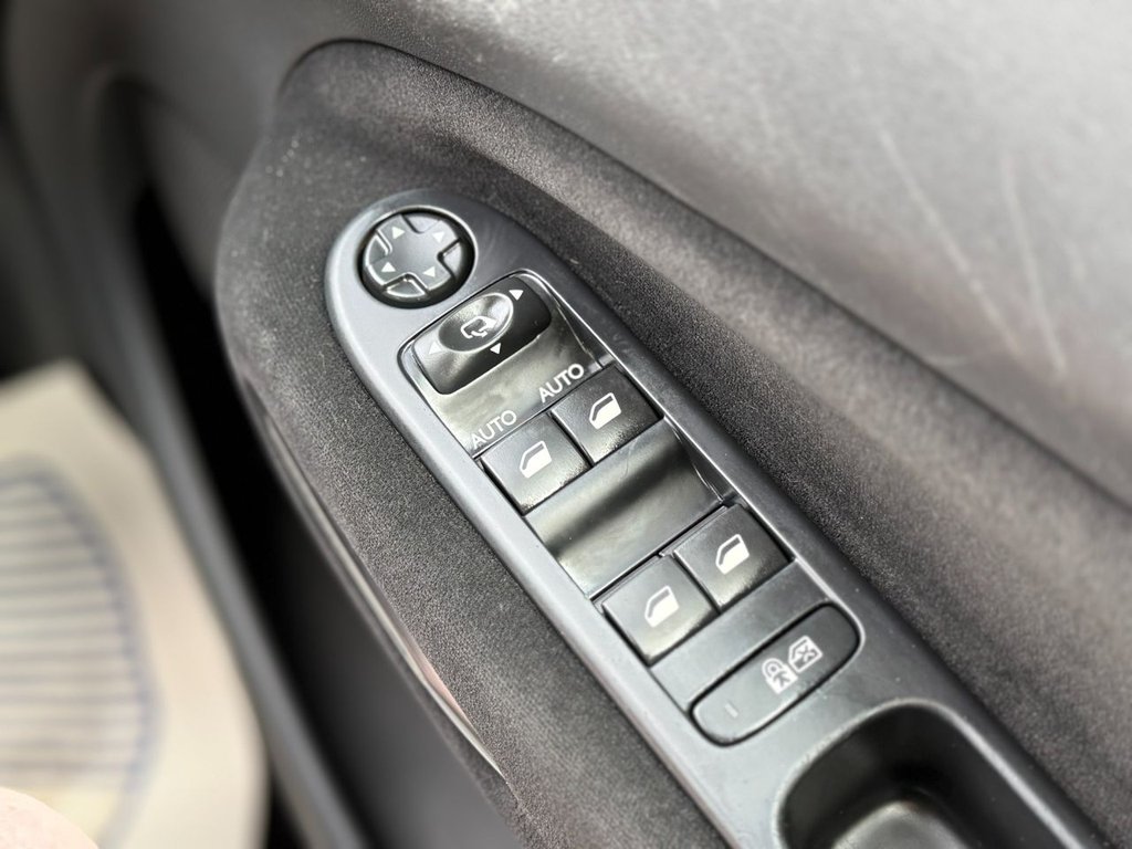 Used Citroen C3 Picasso 2015 for sale - 76356189: Photo 31