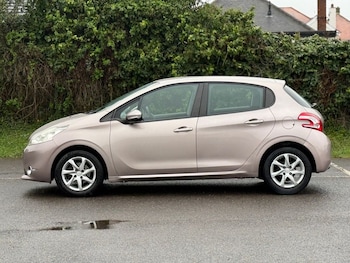 Used Peugeot 208 2014 for sale - 77608660: Photo