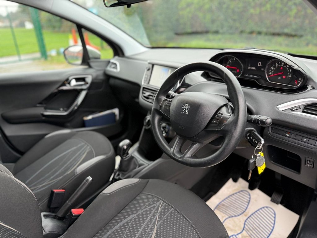 Used Peugeot 208 2014 for sale - 77608660: Photo 8